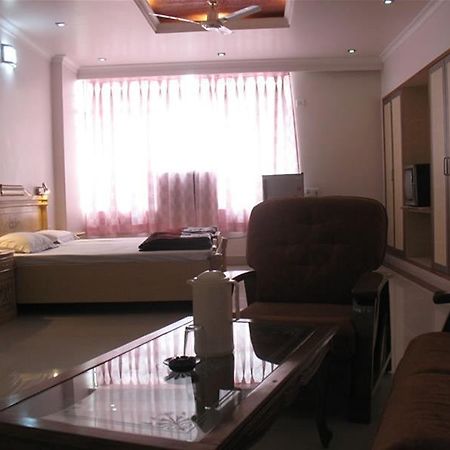 Gaurav Hotell Kanpur Exteriör bild